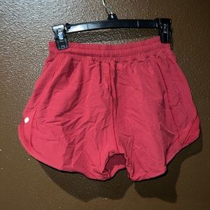lululemon hotty hot low-rise lined short 4”